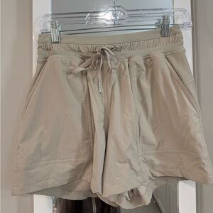 Lululemon Dance Studio HR Shorts 3.5 Inch Size 4